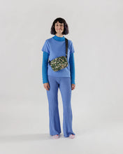 Load image into Gallery viewer, Daisy Camera Crossbody
