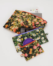Load image into Gallery viewer, Photo Florals Flat Pouch Set
