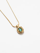 Load image into Gallery viewer, Freya Necklace in Green and Gold
