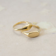 Load image into Gallery viewer, Wyatt Signet Ring
