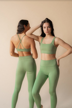 Load image into Gallery viewer, Mantis High Rise 23&quot; Legging
