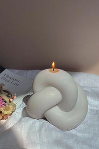 Single Knot Candle in White
